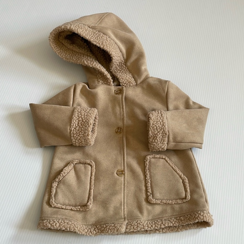 Daisy Fuentes Tan jacket with sherpa lined hat, sleeves & trim.  Size 24 months